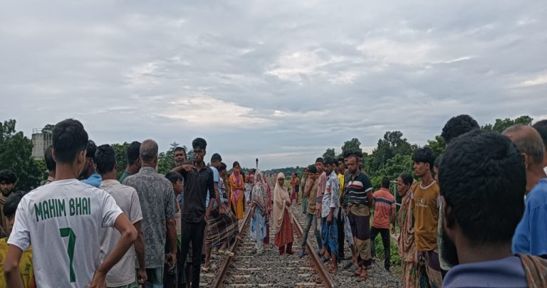 গোপালগঞ্জের কাশিয়ানীতে ট্রেনে কাটা পড়ে দুই যুবকের মৃত্যু