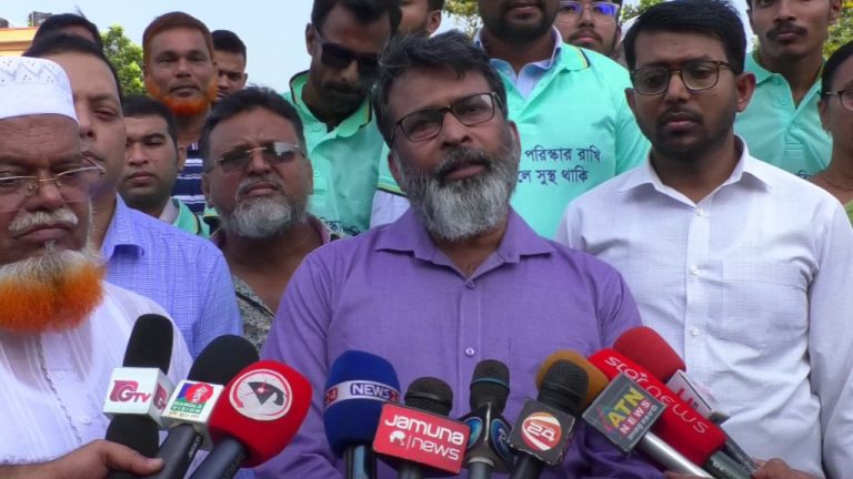 ডেঙ্গু মশাকে ‘বেয়াদব’ আক্ষা দিলেন ঢাকা বিভাগের অতিরিক্ত কমিশনার মোঃ আজমুল হক